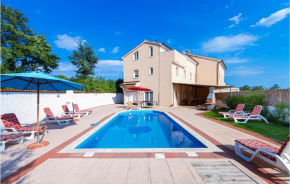 Amazing home in Cere w/ Outdoor swimming pool, Outdoor swimming pool and 8 Bedrooms